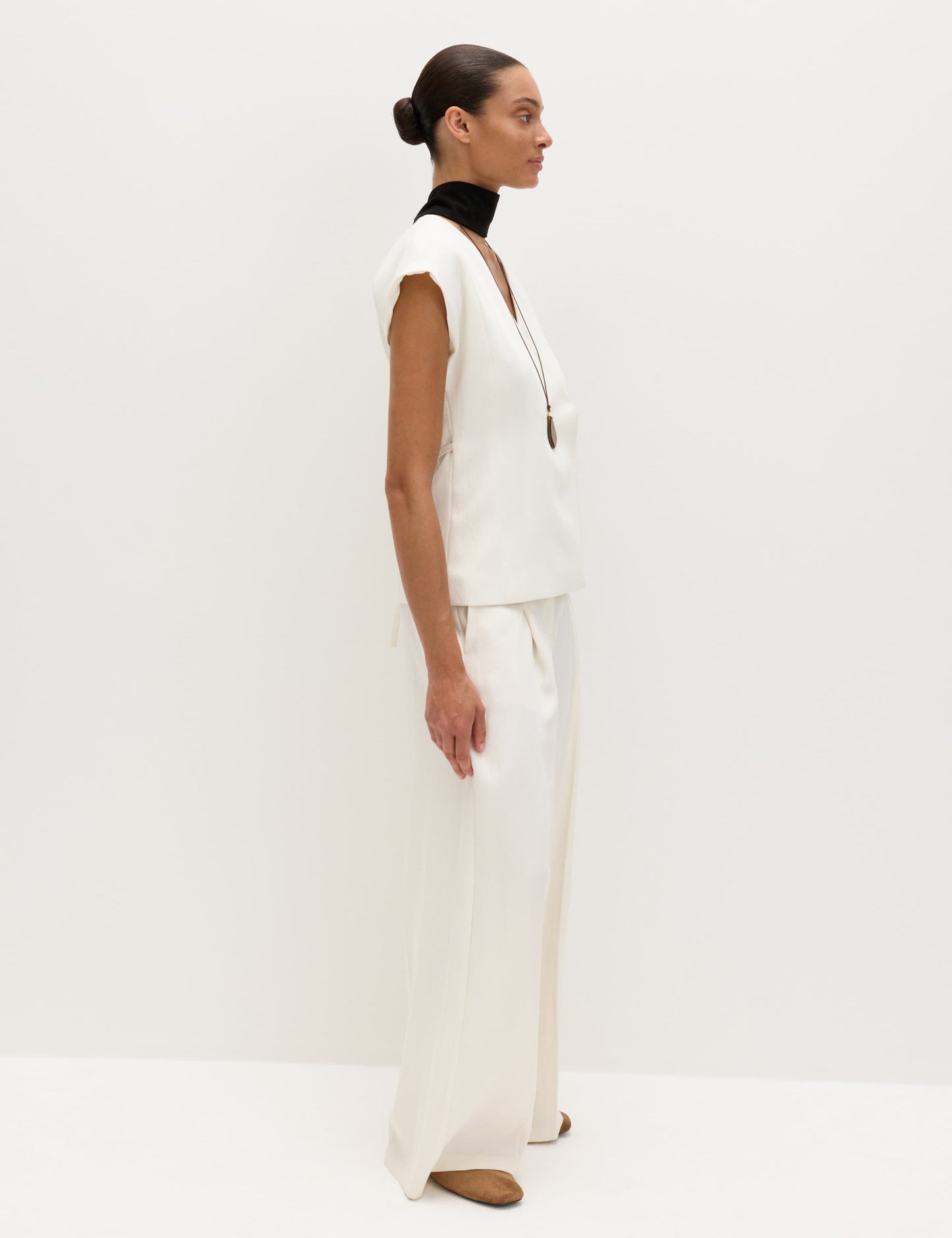 Single Pleat Wide Leg Trousers with Linen