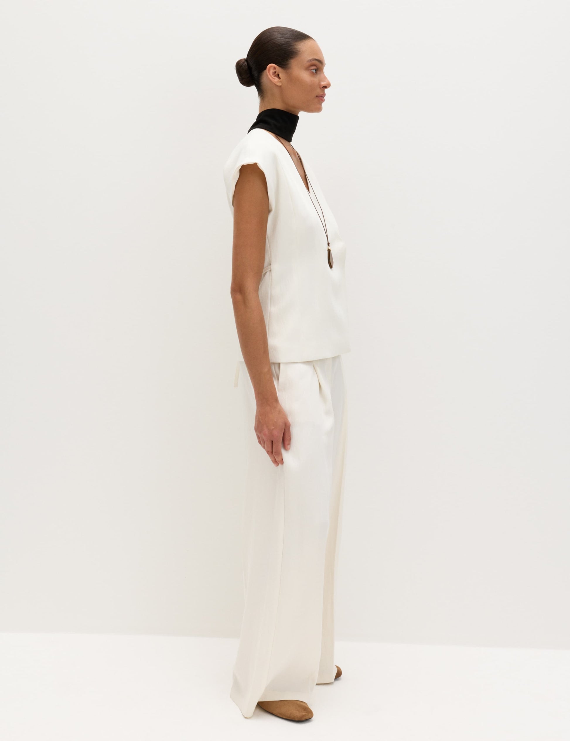Single Pleat Wide Leg Trousers with Linen