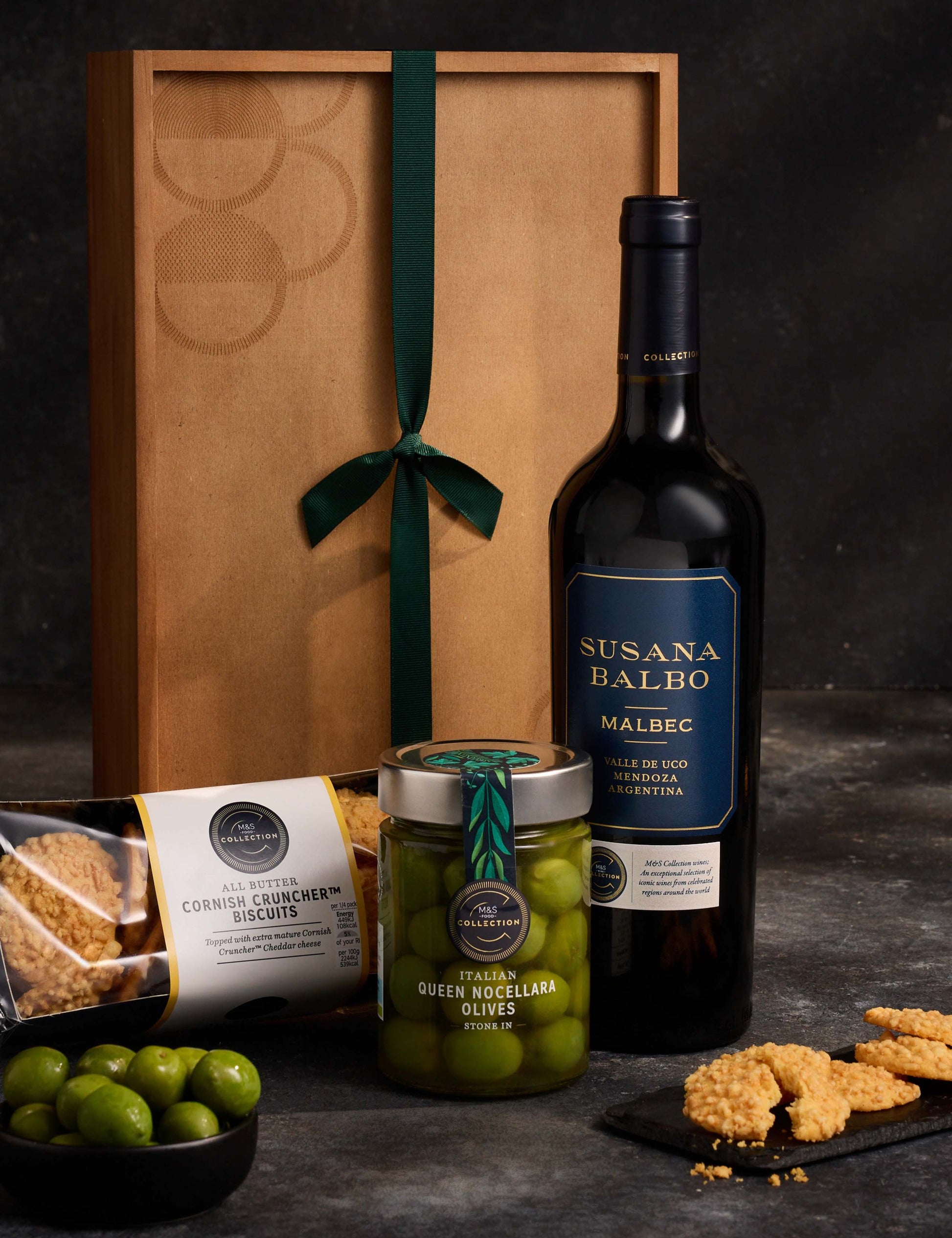 The Red Wine & Nibbles Gift Box