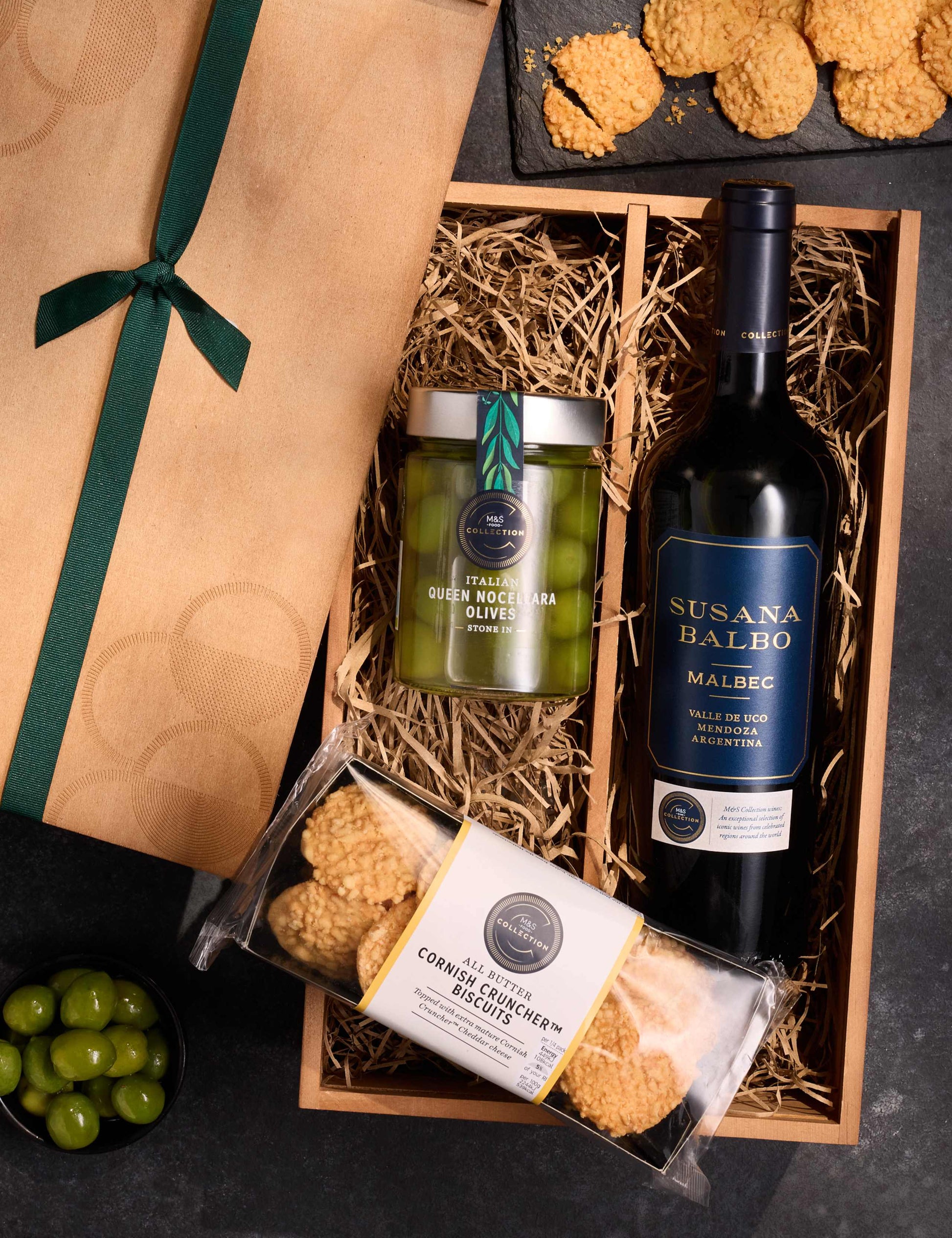 The Red Wine & Nibbles Gift Box