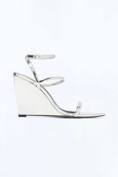Kasaandra Pointed Wedges