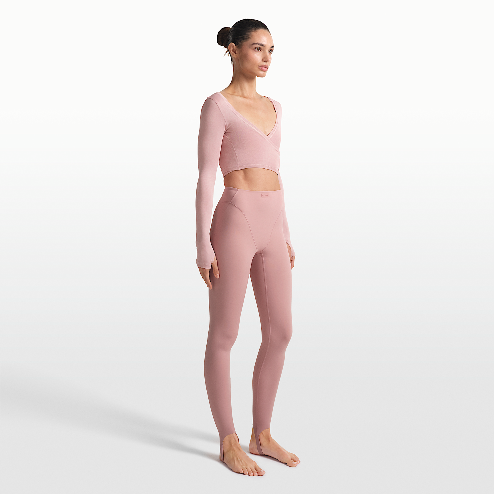 NikeSKIMS Matte Women's V-Panel Stirrup Leggings