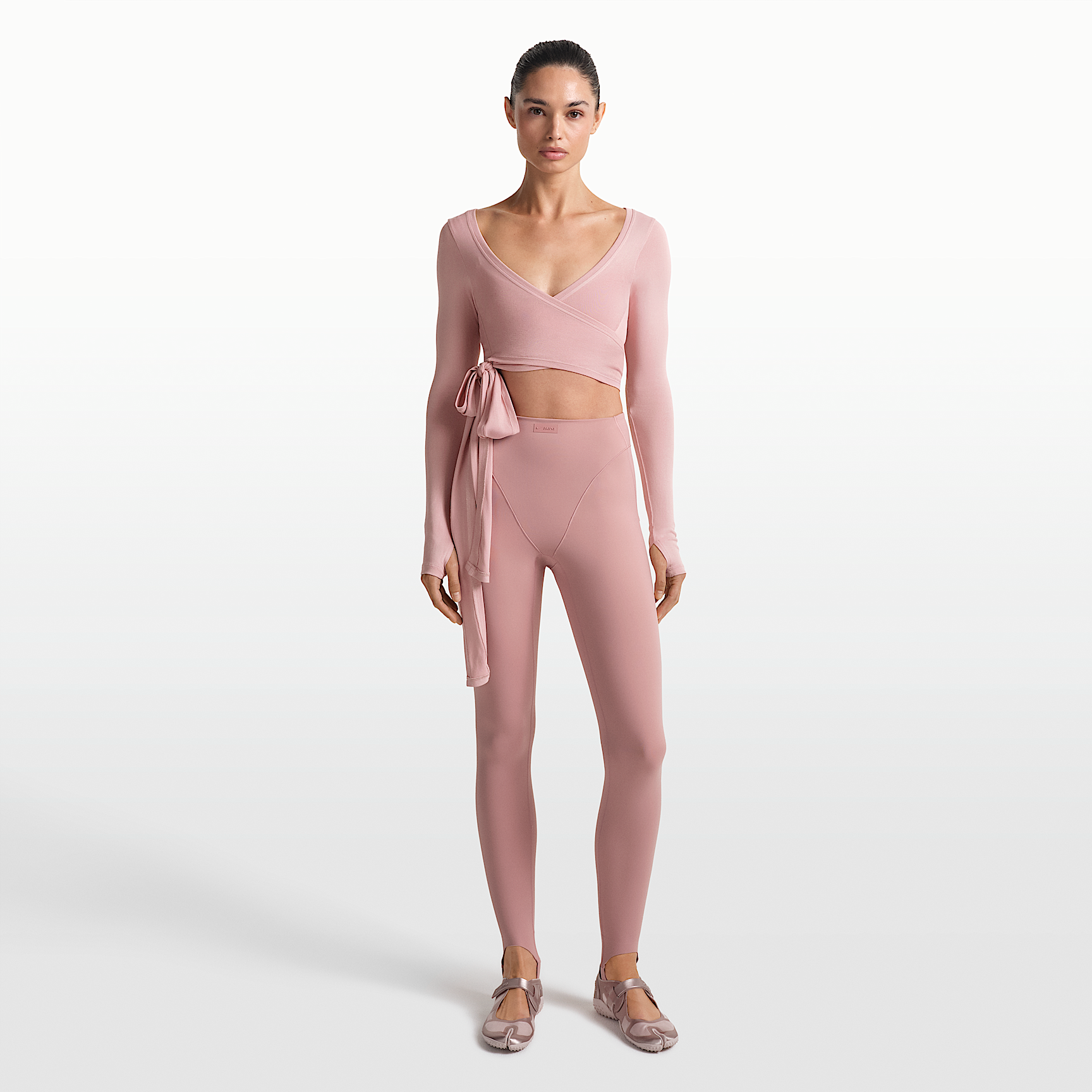 NikeSKIMS Matte Women's V-Panel Stirrup Leggings