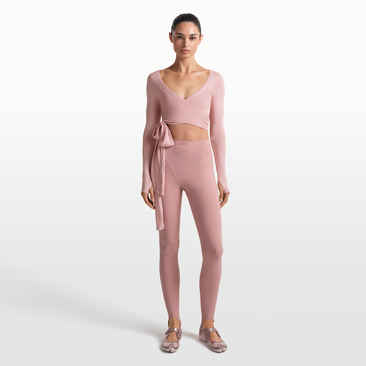 NikeSKIMS Matte Women's V-Panel Stirrup Leggings