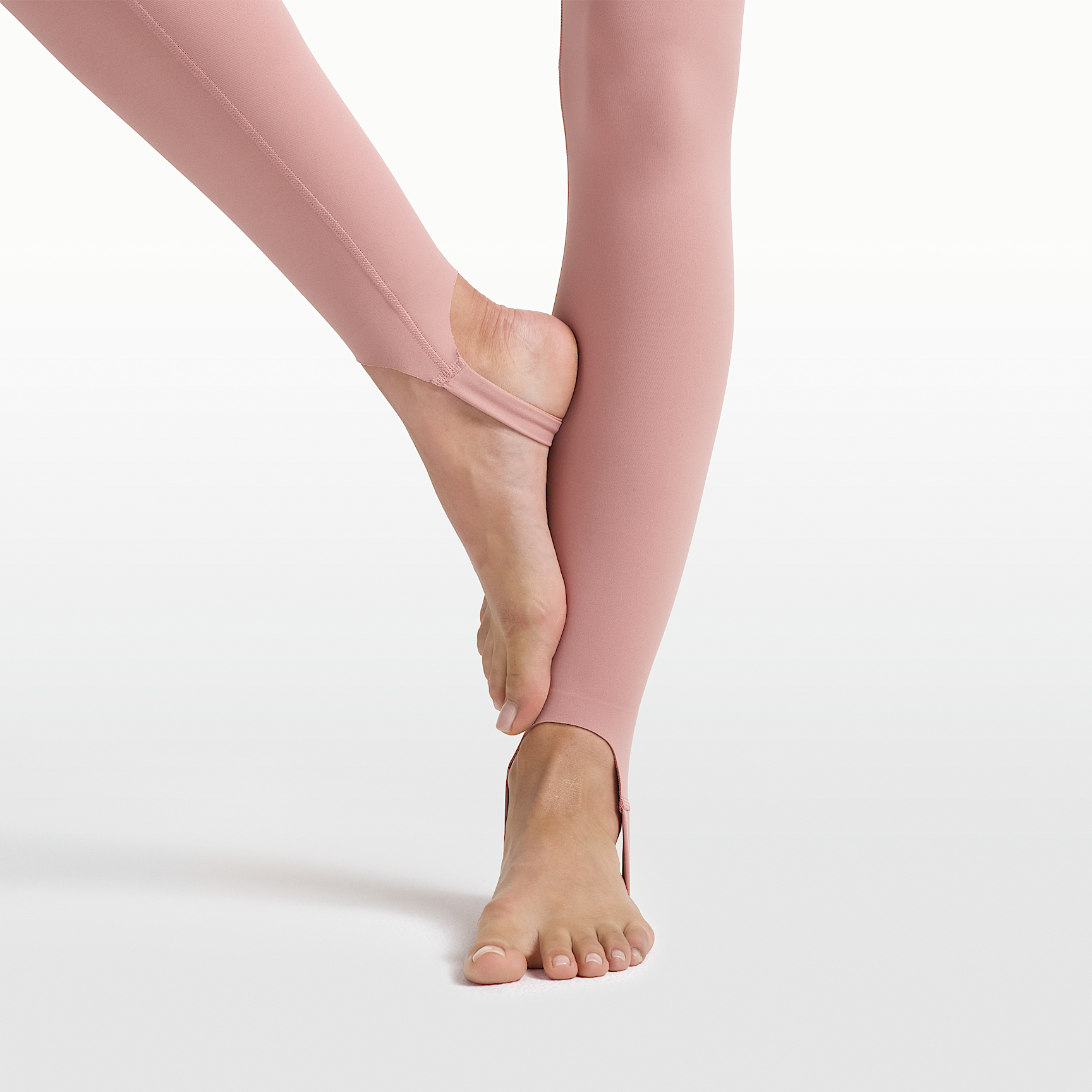 NikeSKIMS Matte Women's V-Panel Stirrup Leggings