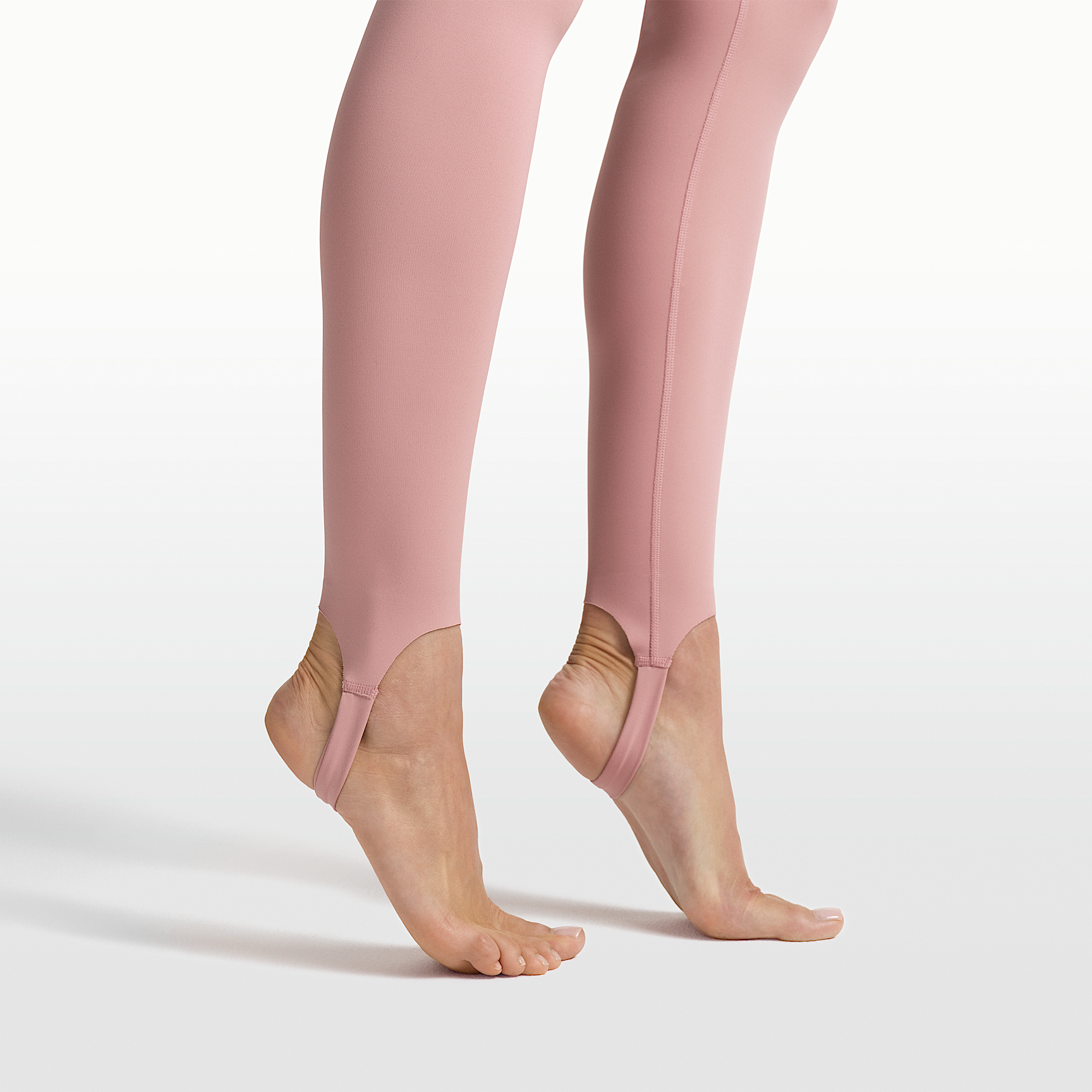 NikeSKIMS Matte Women's V-Panel Stirrup Leggings