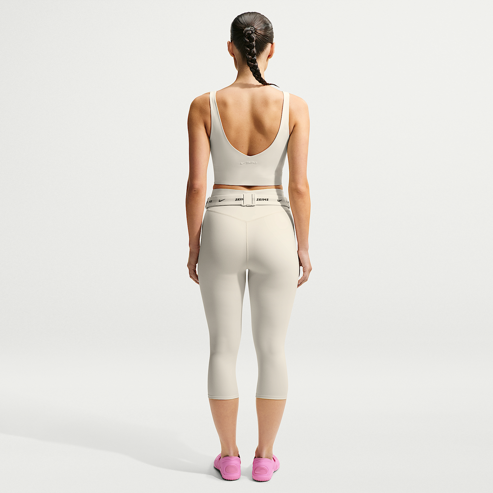 NikeSKIMS Matte Women's V-Neck Long-Line Bra