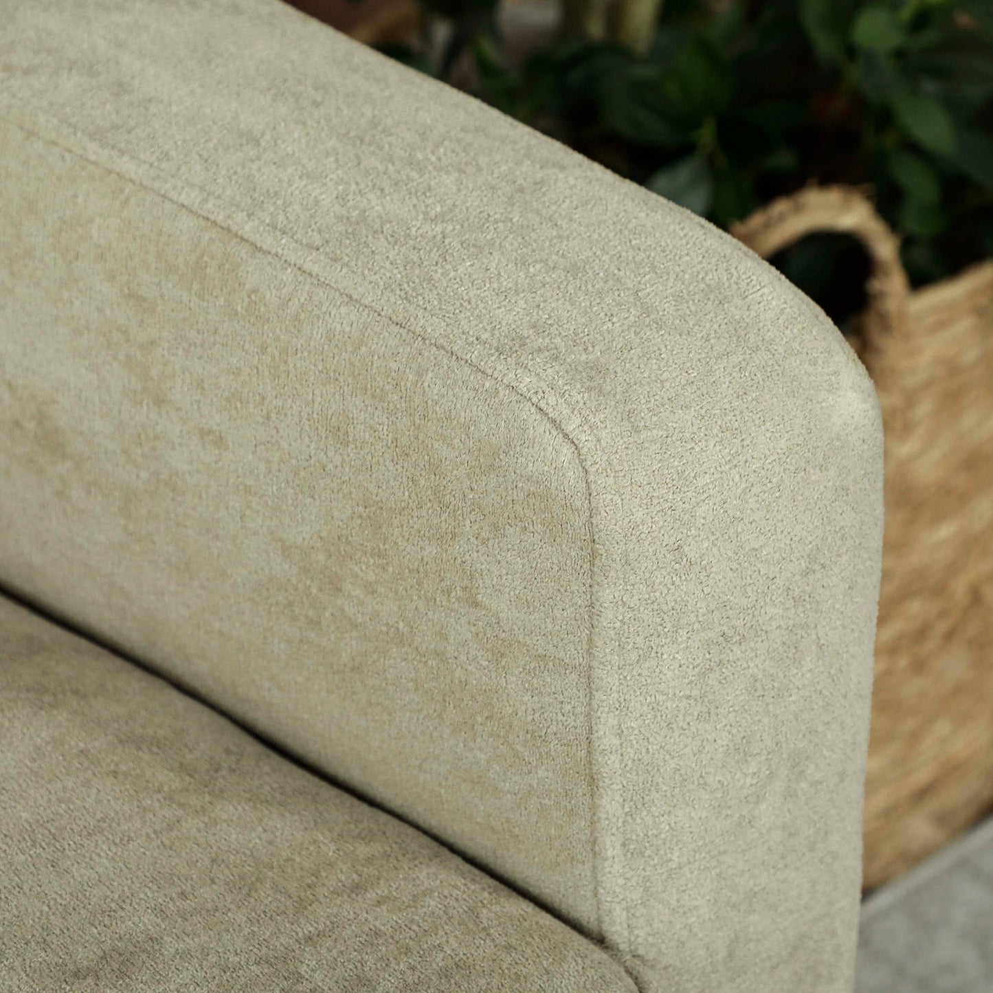 HOMCOM 2 Seater Velvet Modern Sofa with Rubber Wood Legs - Beige