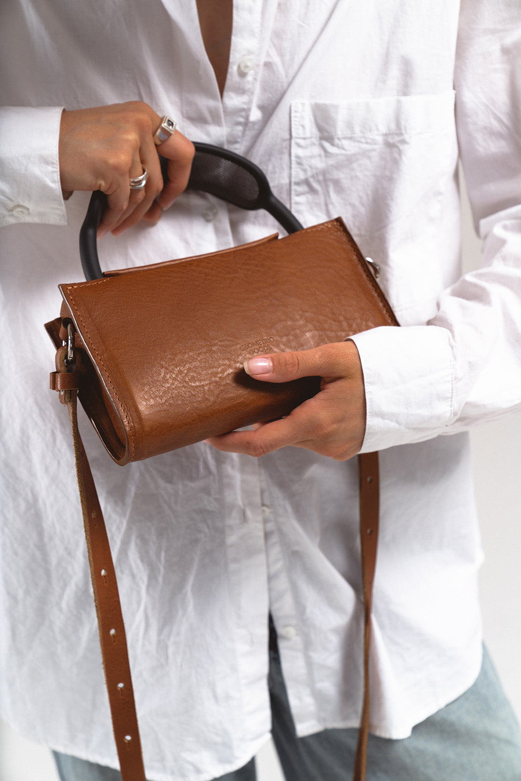 Full-Grain Leather Case for AirPods Max - The Minimalist 3.0 - Interactive Group